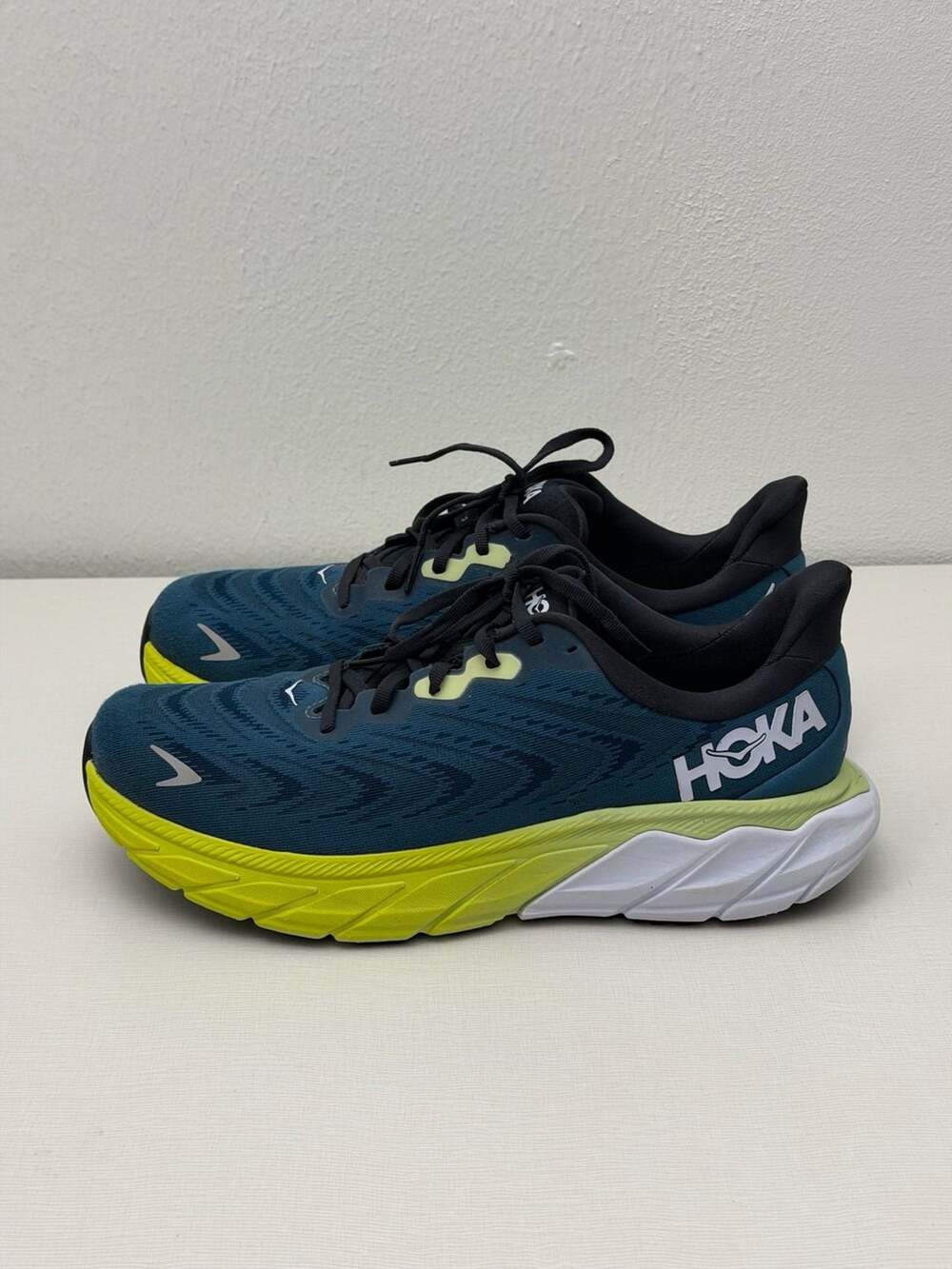 Hoka One One Arahi 6 Blue Graphite Size 9.5 (No Insoles)